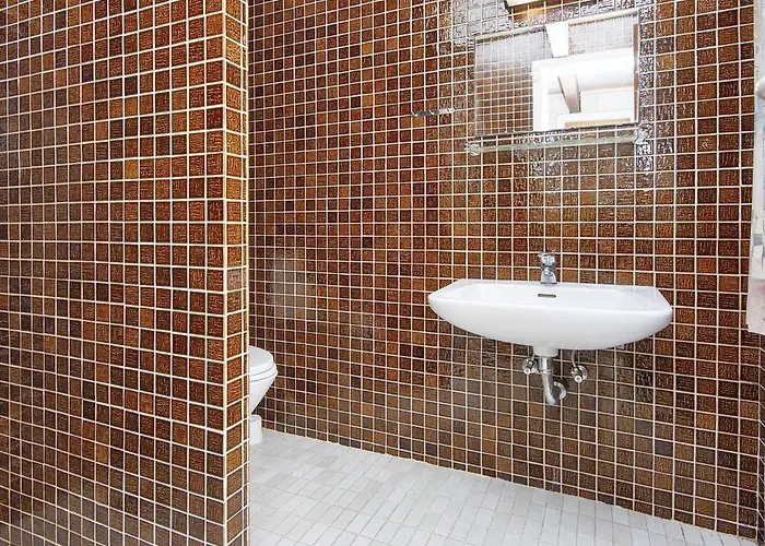 5 Person In Harboore-by Traum