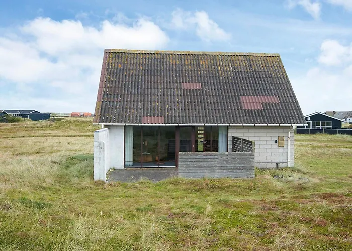 5 Person In Harboore-by Traum